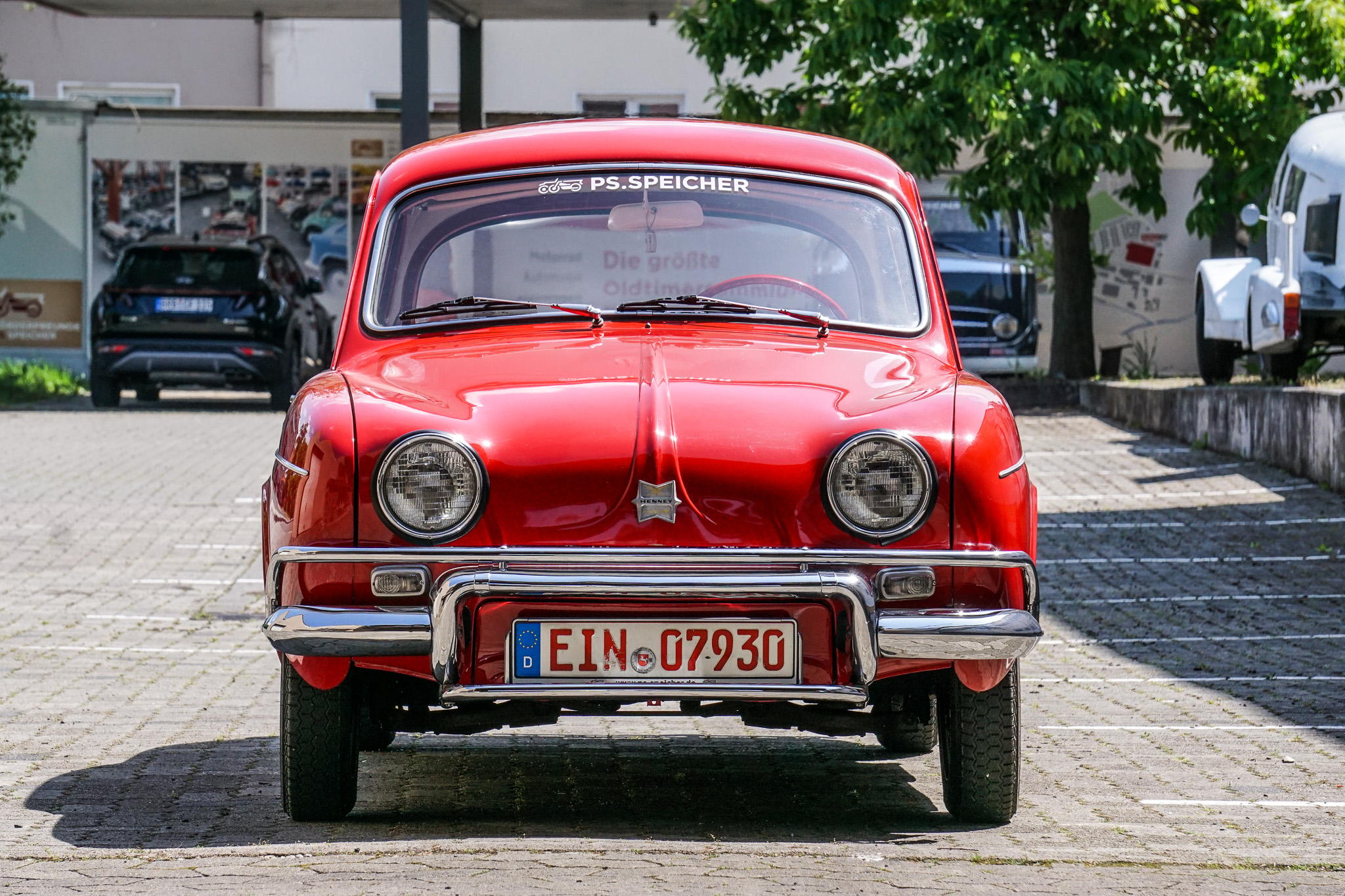 The Henney Kilowatt is the Renault Zoes grandfather.